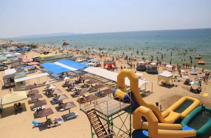 Что взять и что тебя ждет в бюджетном жилье у побережья